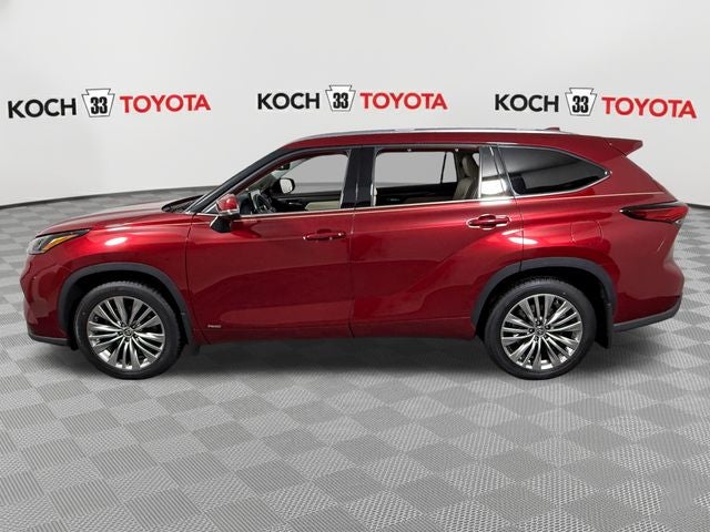 2022 Toyota Highlander Hybrid Platinum