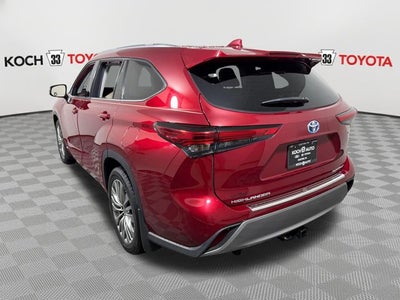 2022 Toyota Highlander Hybrid Platinum