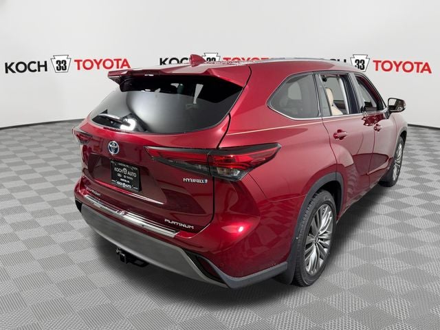2022 Toyota Highlander Hybrid Platinum