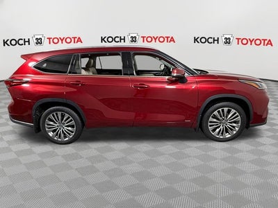 2022 Toyota Highlander Hybrid Platinum