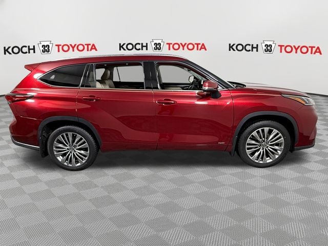 2022 Toyota Highlander Hybrid Platinum