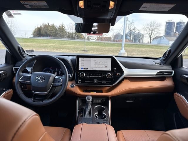 2023 Toyota Highlander Hybrid Platinum