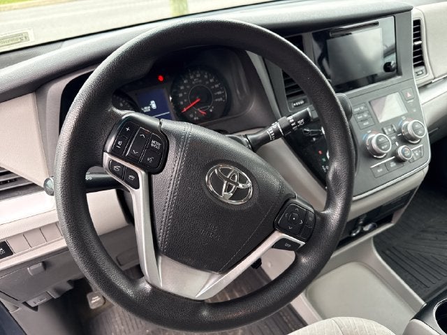 2017 Toyota Sienna LE 7 Passenger