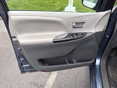 2017 Toyota Sienna LE 7 Passenger
