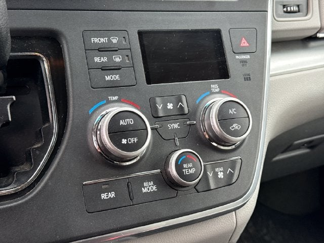 2017 Toyota Sienna LE 7 Passenger