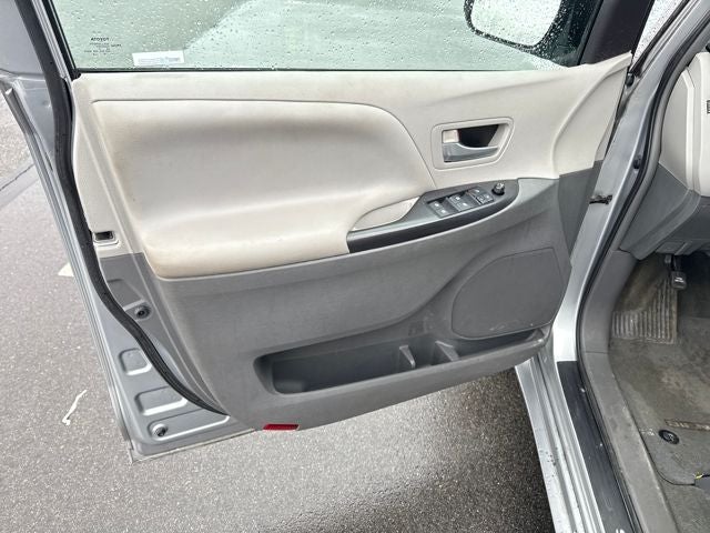 2015 Toyota Sienna LE 8 Passenger