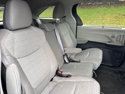 2022 Toyota Sienna LE 8 Passenger
