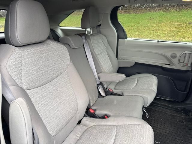 2022 Toyota Sienna LE 8 Passenger