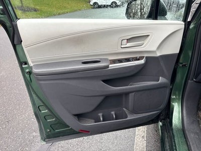 2022 Toyota Sienna LE 8 Passenger