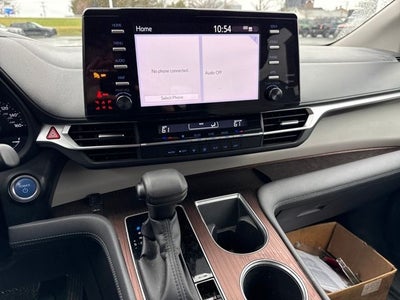 2022 Toyota Sienna LE 8 Passenger