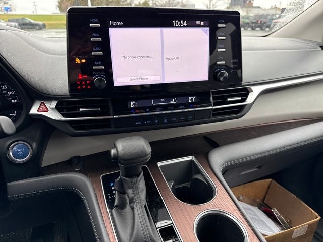 2022 Toyota Sienna LE 8 Passenger