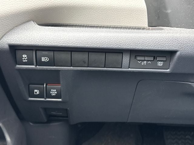 2022 Toyota Sienna LE 8 Passenger