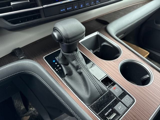 2022 Toyota Sienna LE 8 Passenger