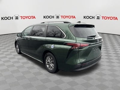 2022 Toyota Sienna LE 8 Passenger