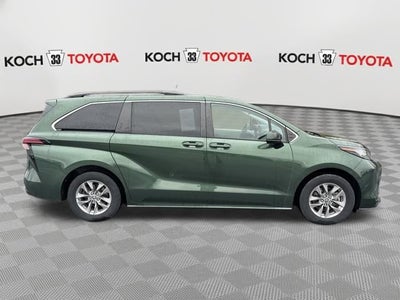 2022 Toyota Sienna LE 8 Passenger