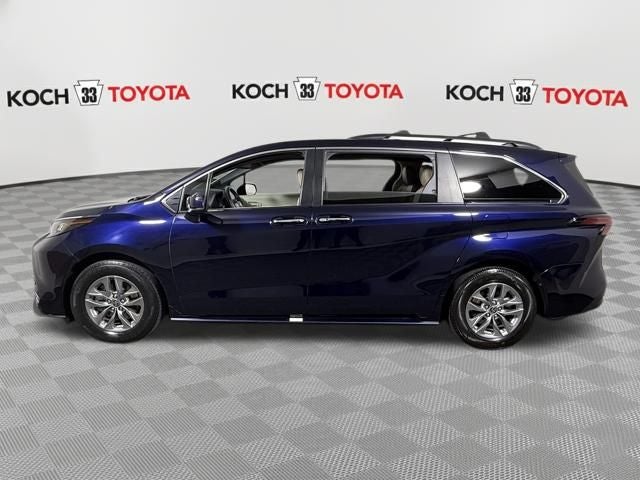 2022 Toyota Sienna XLE 8 Passenger