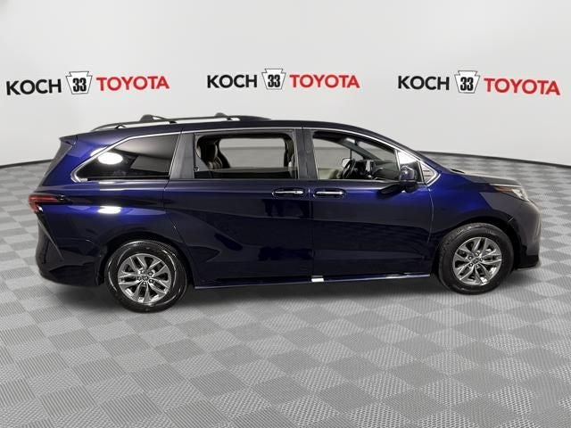 2022 Toyota Sienna XLE 8 Passenger