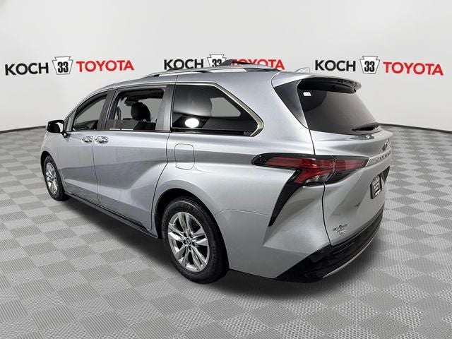 2022 Toyota Sienna Limited 7 Passenger