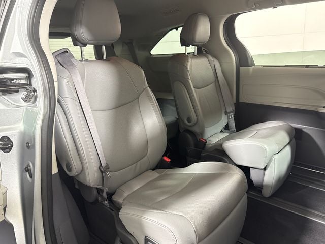 2022 Toyota Sienna Limited 7 Passenger