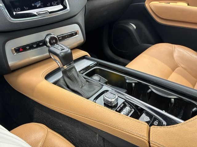 2018 Volvo XC90 T5 Momentum