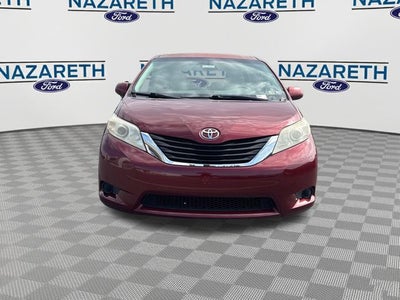 2012 Toyota Sienna LE 8 Passenger