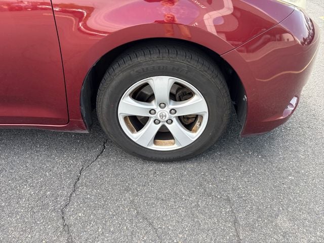 2012 Toyota Sienna LE 8 Passenger