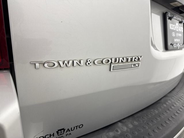 2008 Chrysler Town & Country LX