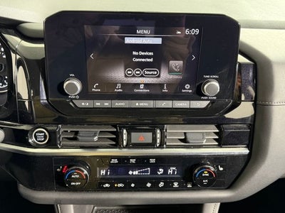 2024 Nissan Pathfinder SV