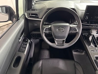 2025 Toyota Sienna Woodland Edition 7 Passenger