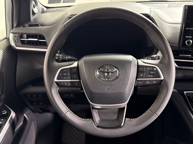 2025 Toyota Sienna Woodland Edition 7 Passenger