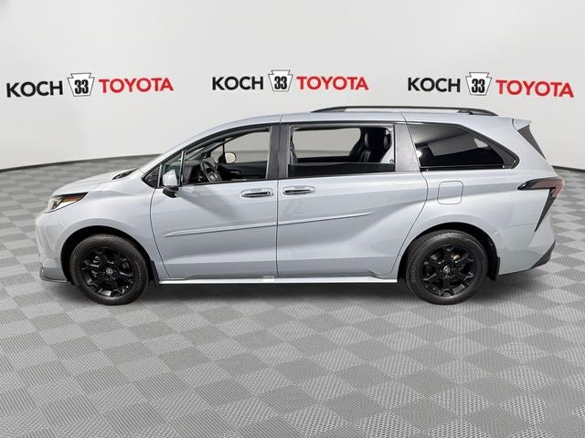 2025 Toyota Sienna Woodland Edition 7 Passenger
