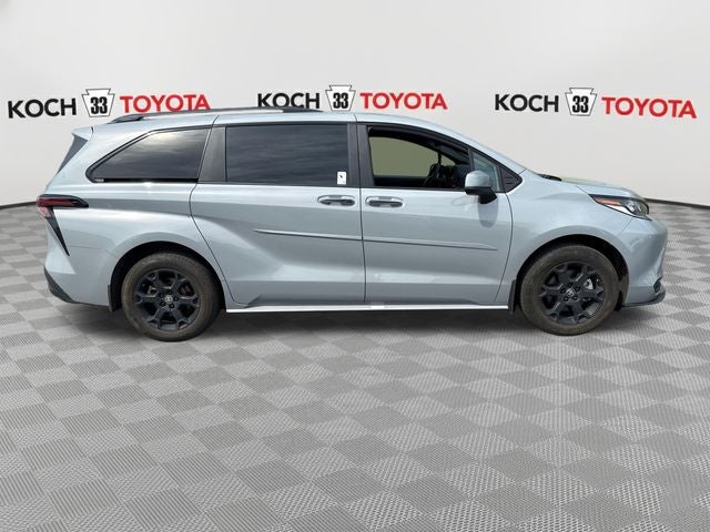 2025 Toyota Sienna Woodland Edition 7 Passenger