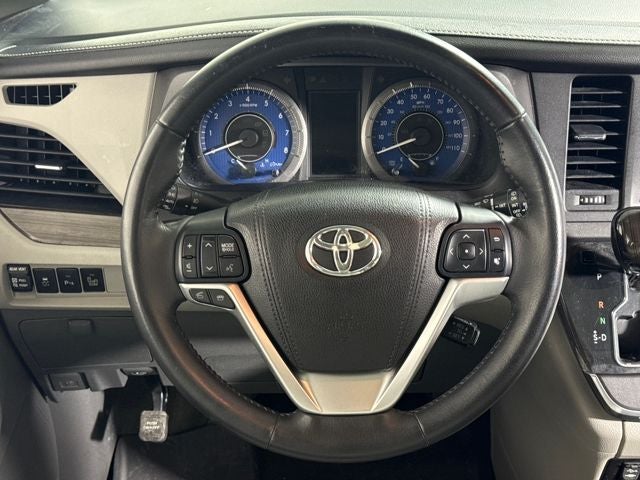 2017 Toyota Sienna XLE Premium 7 Passenger