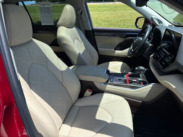 2022 Toyota Highlander Hybrid Platinum