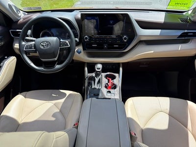 2022 Toyota Highlander Hybrid Platinum
