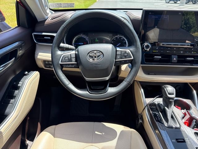 2022 Toyota Highlander Hybrid Platinum