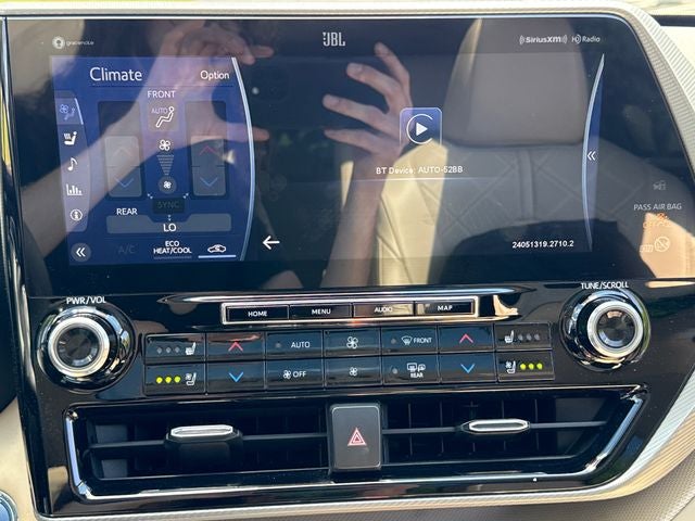 2022 Toyota Highlander Hybrid Platinum