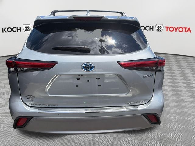 2021 Toyota Highlander Hybrid Platinum