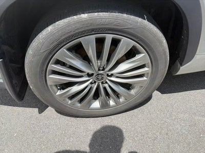 2021 Toyota Highlander Hybrid Platinum