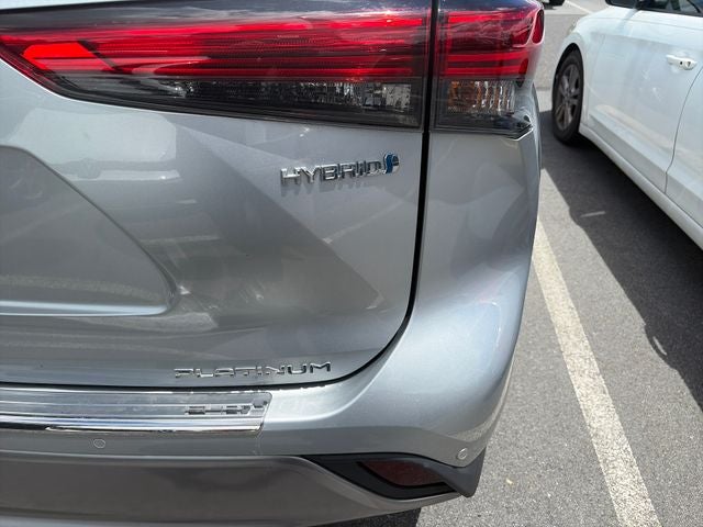 2021 Toyota Highlander Hybrid Platinum
