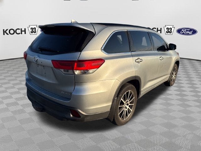 2017 Toyota Highlander SE