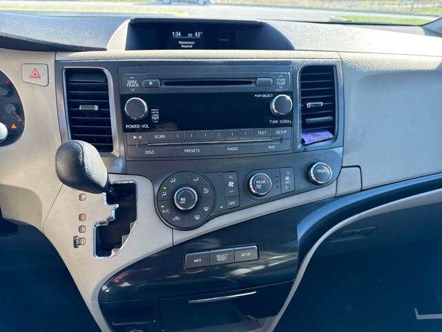 2012 Toyota Sienna LE 8 Passenger