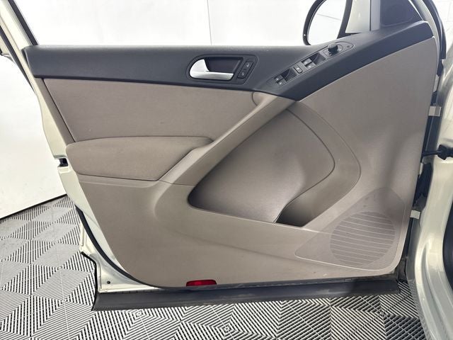 2010 Volkswagen Tiguan SE 4Motion