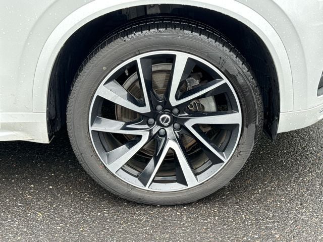 2022 Volvo XC90 T6 Momentum
