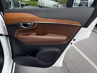 2022 Volvo XC90 T6 Momentum
