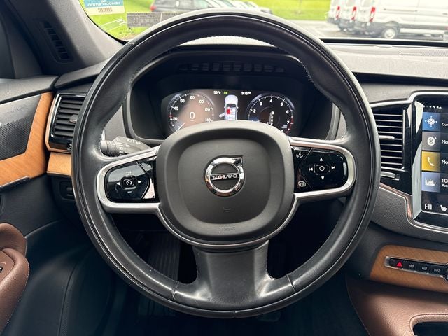 2022 Volvo XC90 T6 Momentum