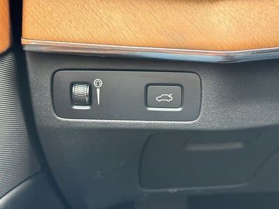 2022 Volvo XC90 T6 Momentum