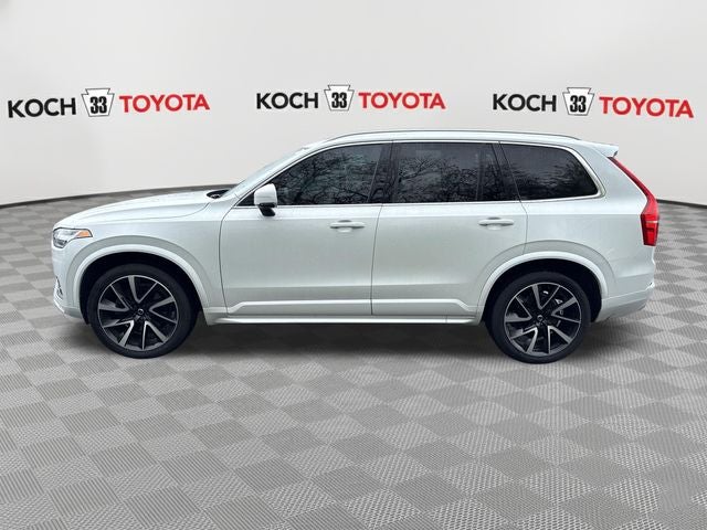 2022 Volvo XC90 T6 Momentum