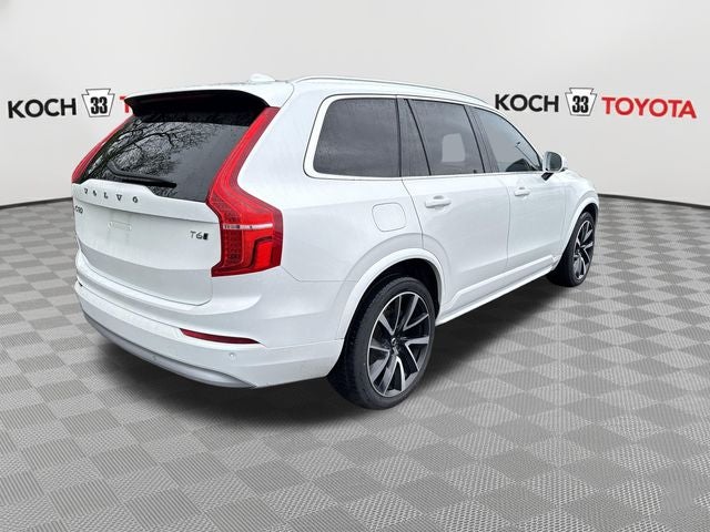 2022 Volvo XC90 T6 Momentum