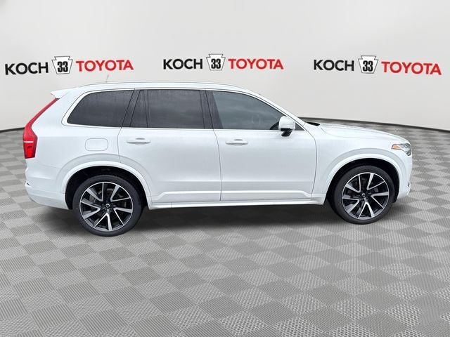 2022 Volvo XC90 T6 Momentum